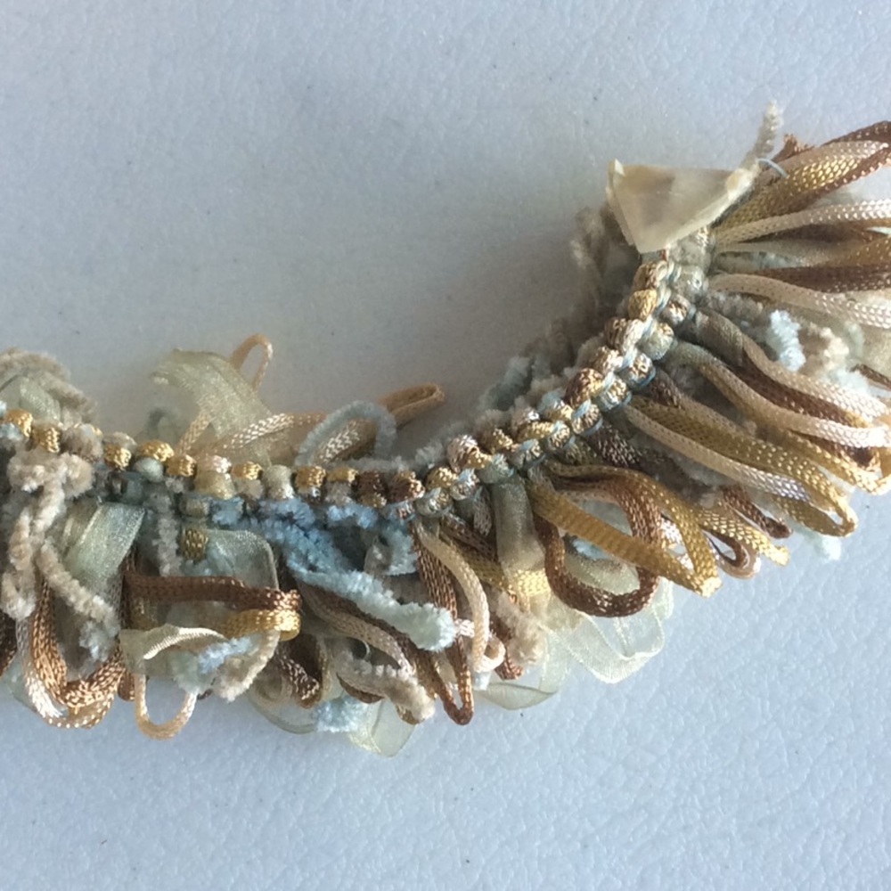Loop fringe with gold accents